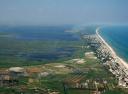 Veduta aerea del villaggio abusivo di Torre Mileto, in Puglia