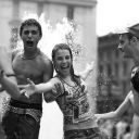 ragazzi che giocano con l’acqua - © Corrado Giulietti