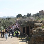 BAMBINI DEL MONDO AI TEMPLI SFILATA